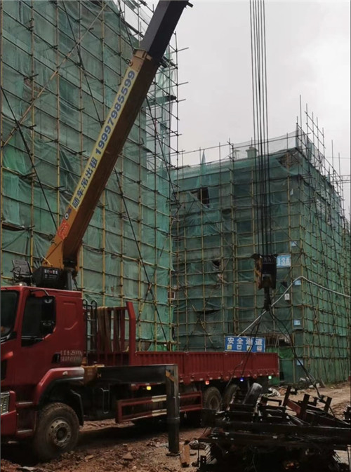 西夏区“慢工细活”—— 吊车的 “微动控制” 技术